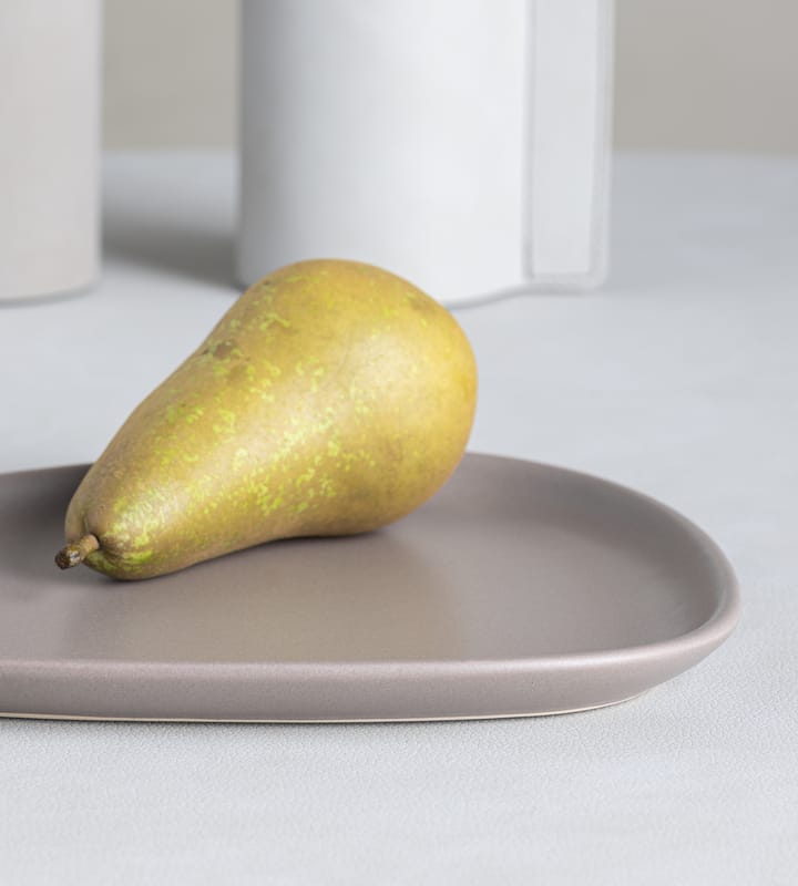 Curve Stoneware small plate 19x22 cm, Warm Grey LIND DNA