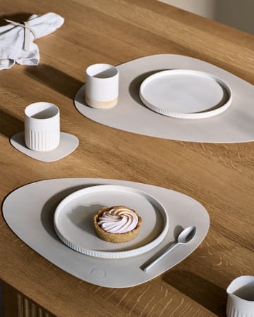 Nupo placemat curve L - Oyster white - LIND DNA