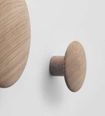 The Dots clothes hook oak - Ø9 cm - Muuto