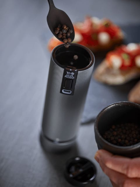 Line Electric Pepper Mill 15 cm, Carbon Peugeot