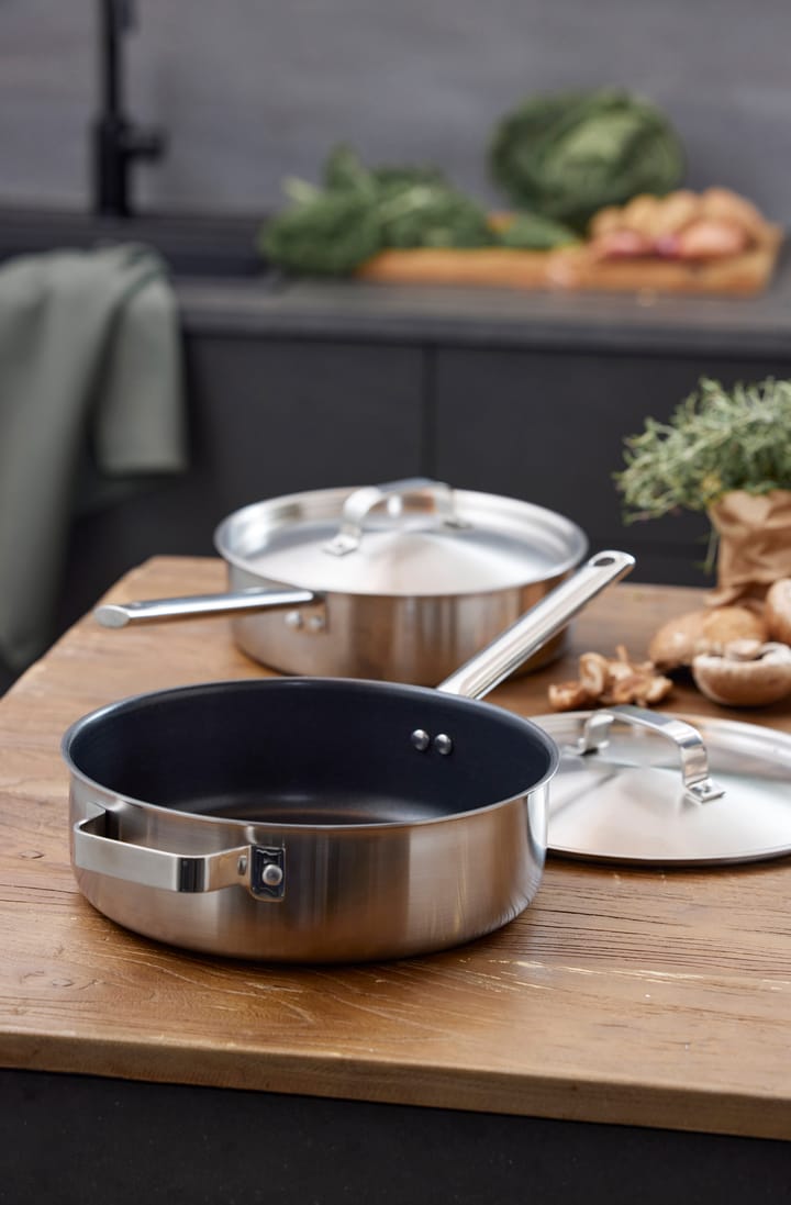 Somme sauté pan with lid, Ø26 cm Pillivuyt