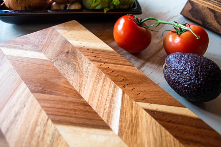 Satake cutting board with measuring points 35.5x23.5 cm, Acacia Satake