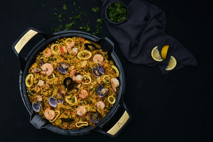 Signature Paella Pan Polished Cast Iron 33 cm, Black Victoria