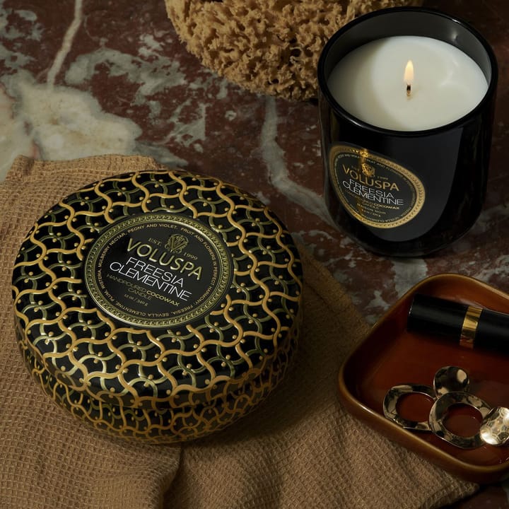 Maison Noir 3-wick Tin scented 40 hours, Freesia Clementine Voluspa