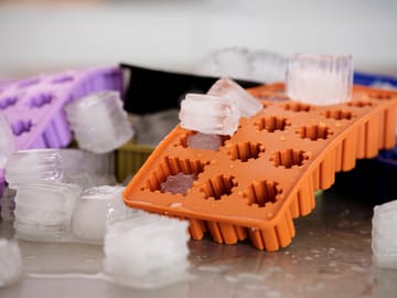 Singles ice cube tray - Apricot - Zone Denmark